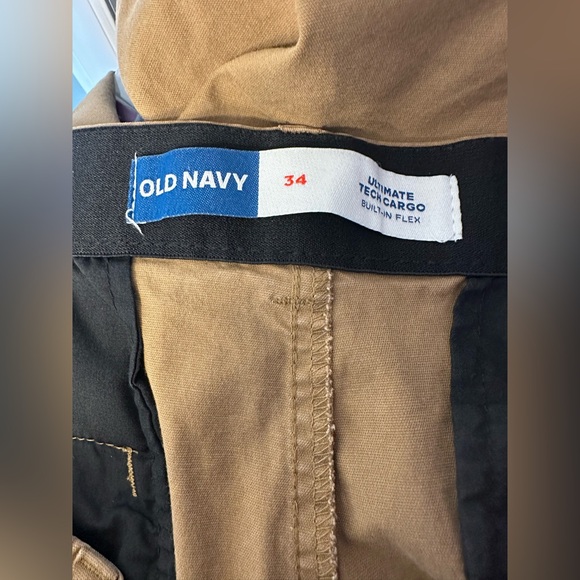 Old Navy Ultimate Tech Cargo Shorts Built-In Flex Size 34 Tan - Picture 6 of 7